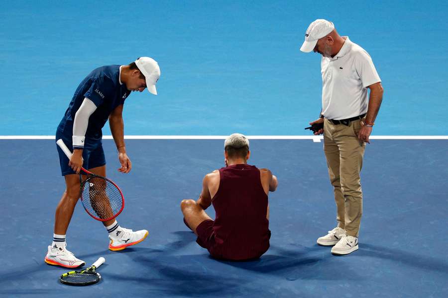 Carlos Alcaraz looked to have suffered a bad injury