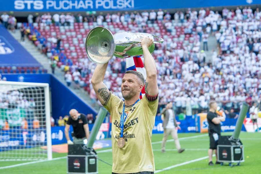 Podolski coraz bliżej przejęcia Grónika. Prezydent Zabrza: cena za klub jest dobra
