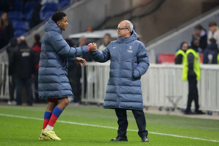 Luis Campos e Senny Mayulu a 9 de novembro