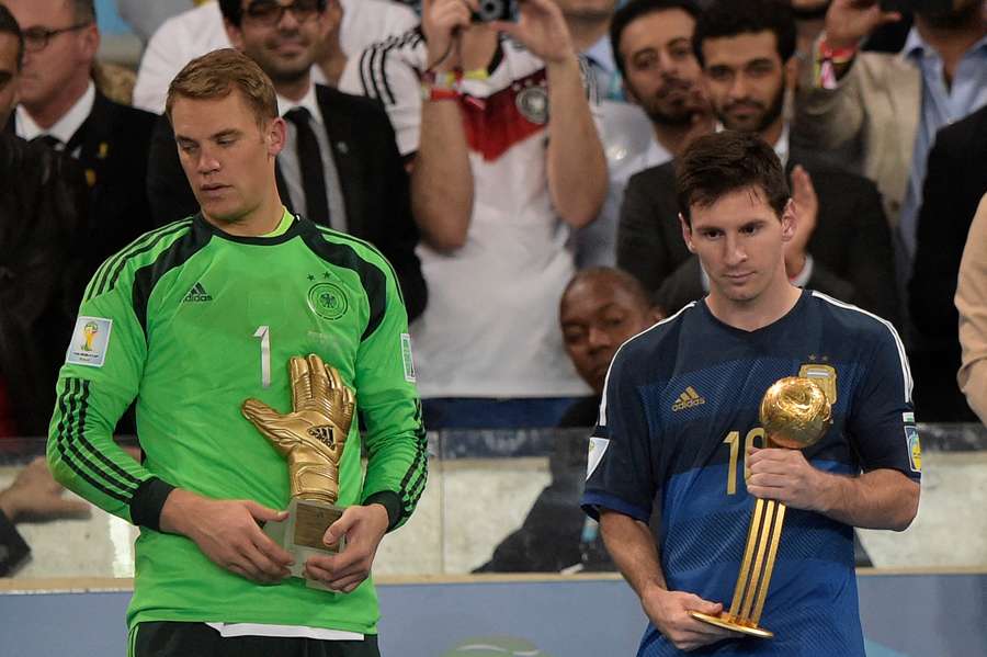 Messi recebe o prêmio de melhor da Copa do Mundo de 2014 Messi recebe o prêmio de melhor da Copa do Mundo de 2014