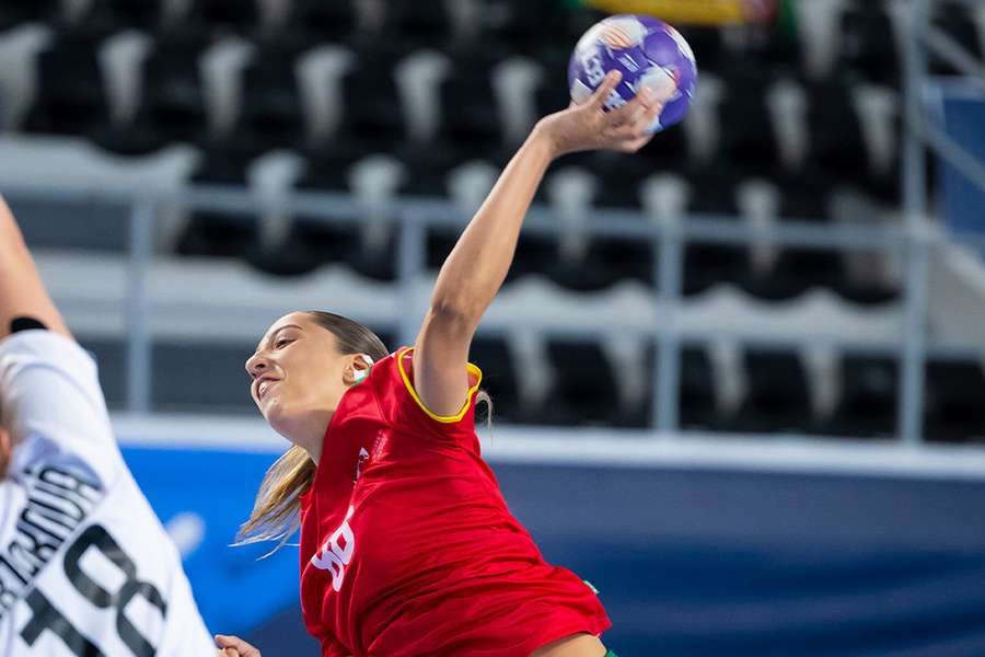 Portugal derrotado no arranque do Europeu sub-17 de andebol feminino