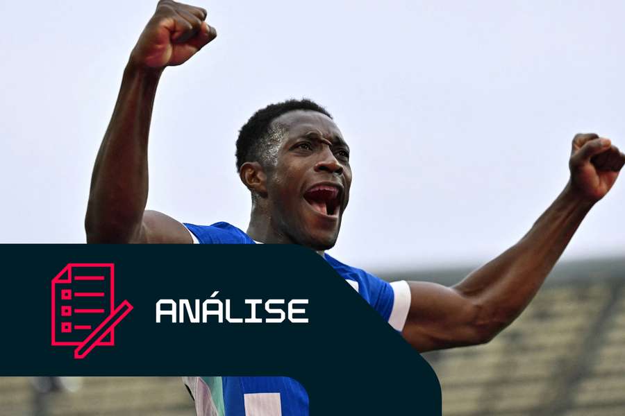 Danny Welbeck celebra o golo marcado frente ao Newcastle