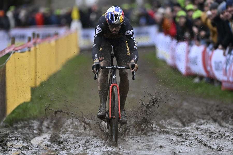 Blot en enkelt gang i karrieren har Wout van Aert stået tilbage som samlet vinder af det traditionsrige Superprestige.