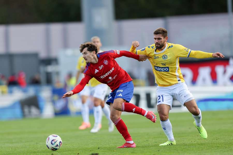 Raków Čenstochová, který se ve čtvrtek představí v Olomouci, prohrál v polské lize v Krakově 0:2 Raków Čenstochová, který se ve čtvrtek představí v Olomouci, prohrál v polské lize v Krakově 0:2