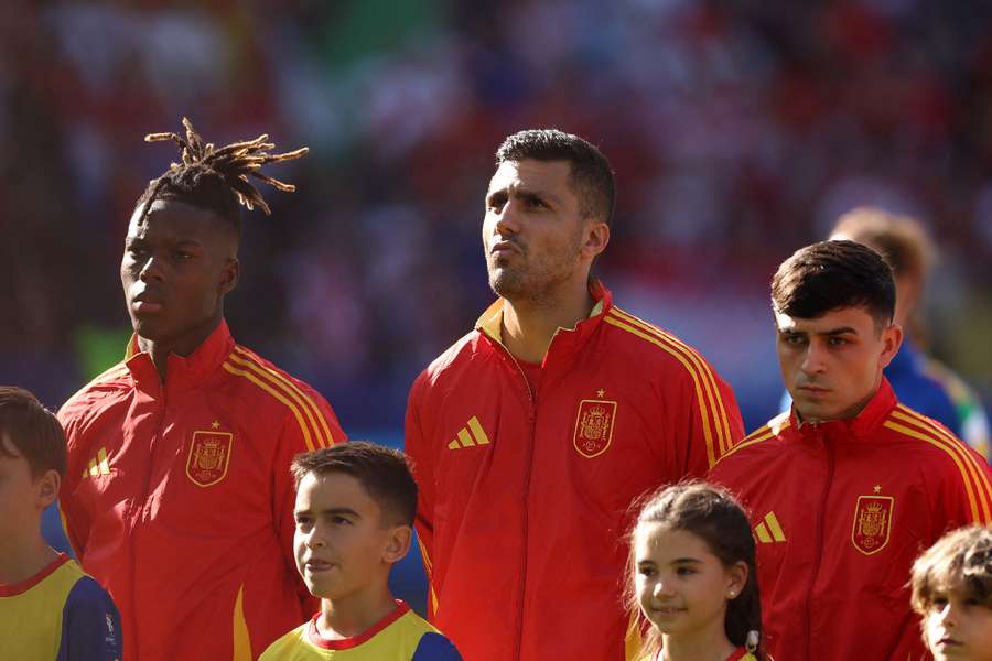 Williams, Rodri and Pedri during the anthems