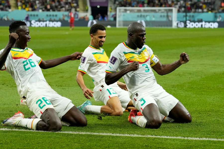 Captain Kalidou Koulibaly draagt het WK-succes op aan overleden Papa Bouba Diop