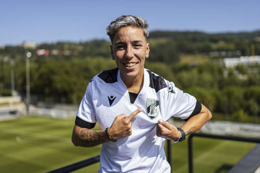 Betinha renovou com o Vitória SC