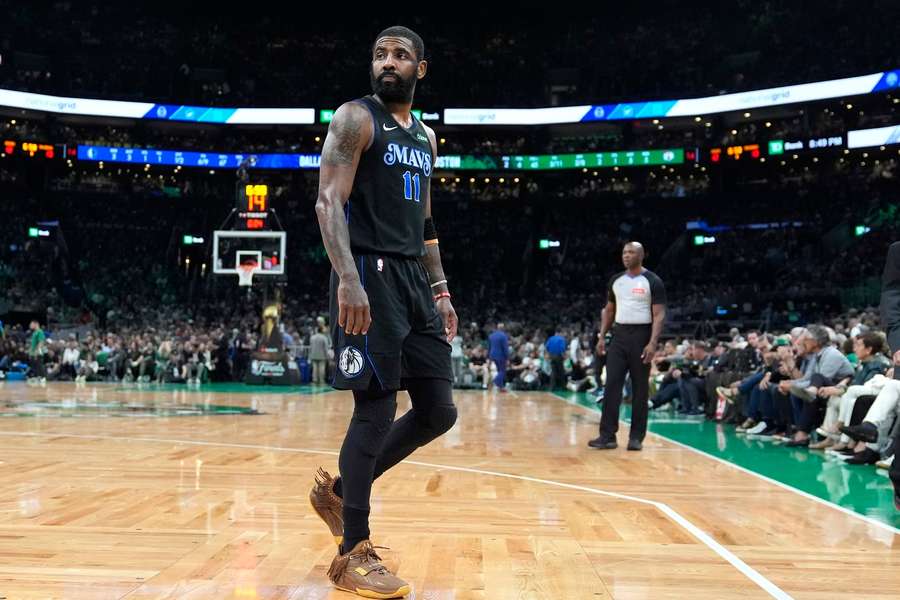 Os Mavericks de Irving sofreram uma derrota no Jogo 1