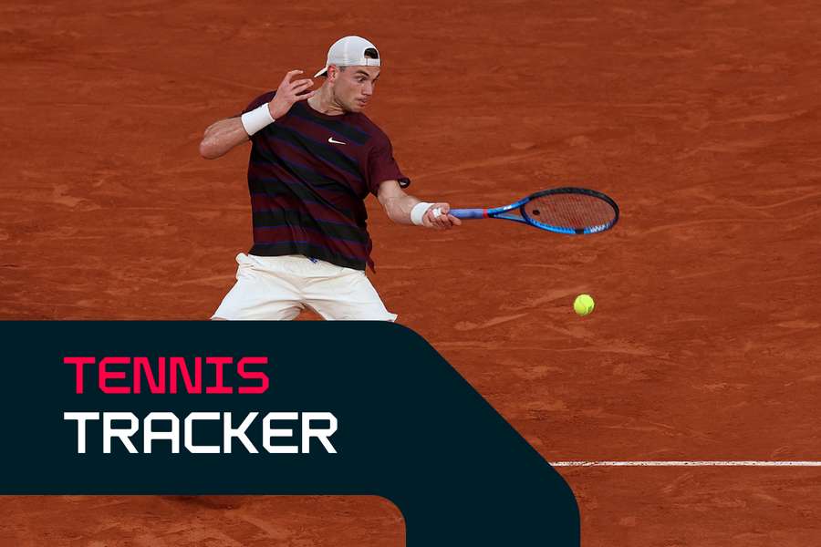 Draper is safely through to the third round in Paris