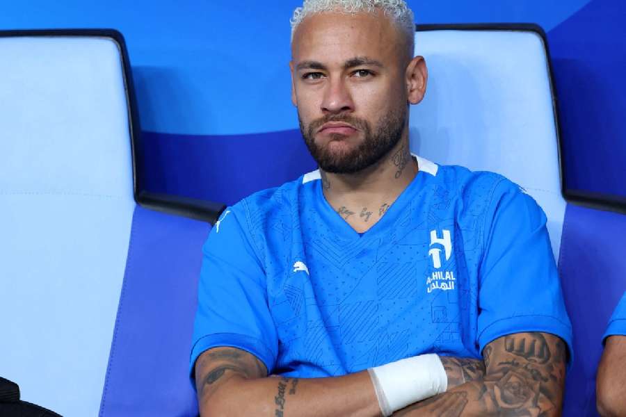 Neymar no banco de reservas do Al-Hilal