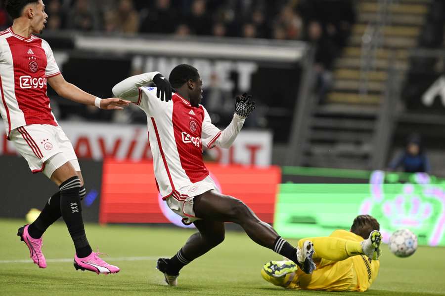 Brian Brobbey was weer belangrijk met twee doelpunten voor Ajax