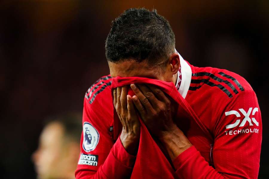 Lesão sofrida em Stamford Bridge pode tirar o zagueiro francês da Copa do Mundo