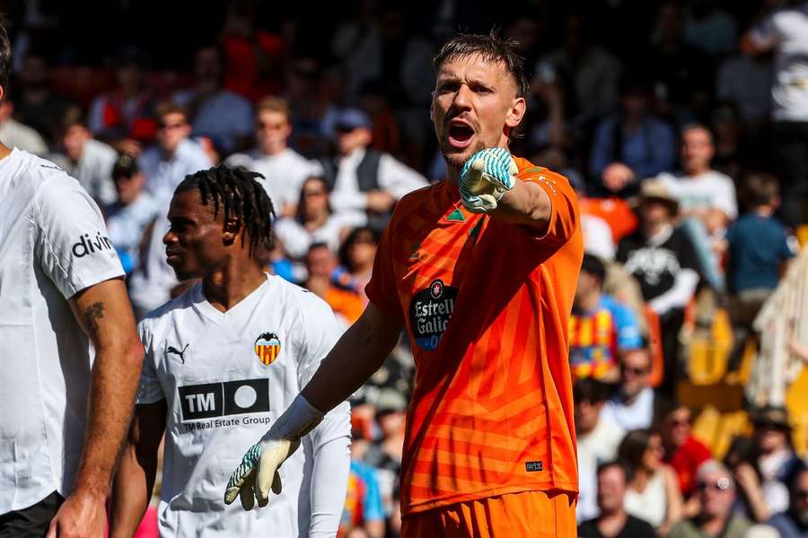 Ionuț Radu încasează două goluri, dar Celta câștigă Ionuț Radu încasează două goluri, dar Celta câștigă