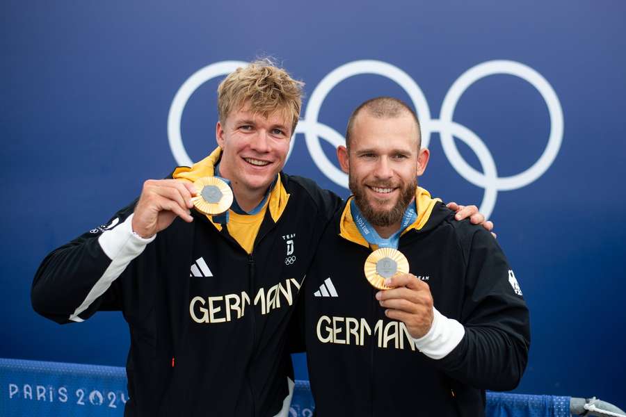 Jacob Schopf (l.) und Max Lemke (r.) holten olympisches Gold.