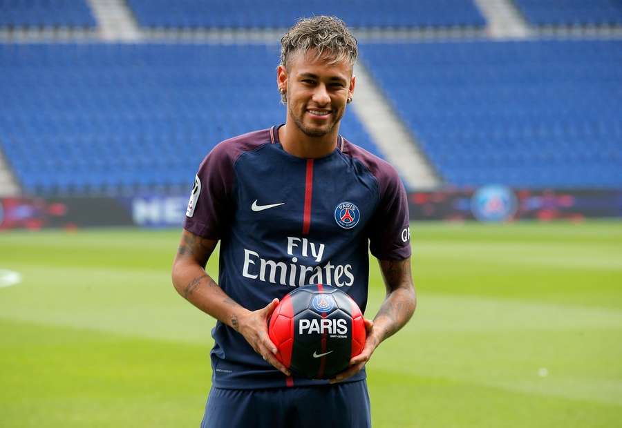 Neymar volta a jogar após 5 meses e brilha em vitória do PSG com