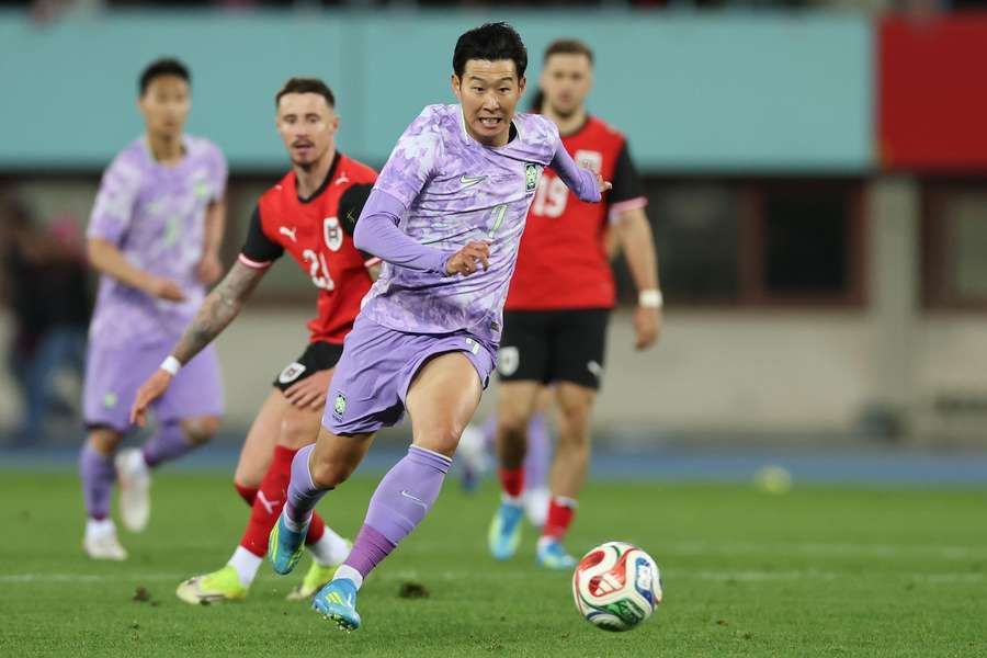 Son Heung-min v úterní přípravě v Rakousku.