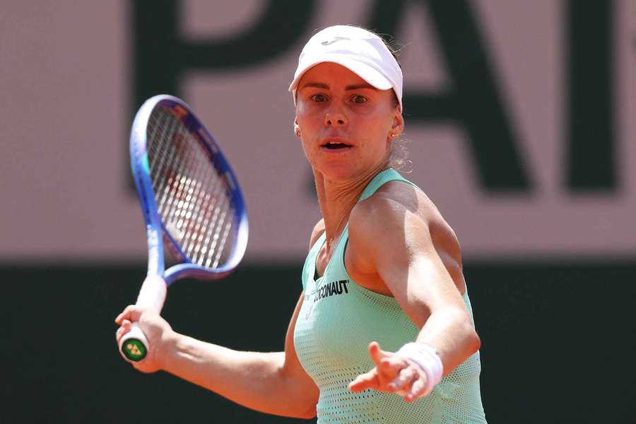 Koniec Rolanda Garrosa dla Linette. Przegrała z Valentovą, ale także z kontuzją Koniec Rolanda Garrosa dla Linette. Przegrała z Valentovą, ale także z kontuzją