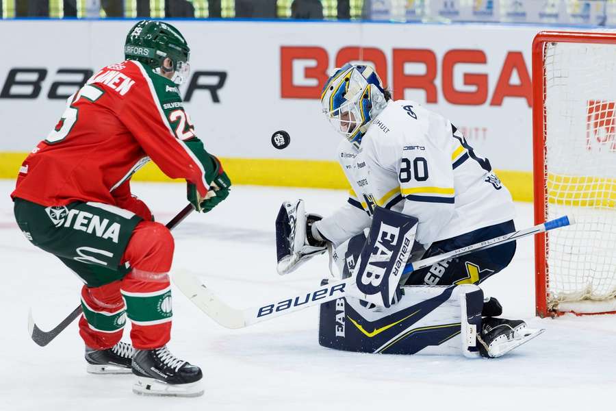 Frolunda (red) did just enough in the end to beat HV 71 Frolunda (red) did just enough in the end to beat HV 71