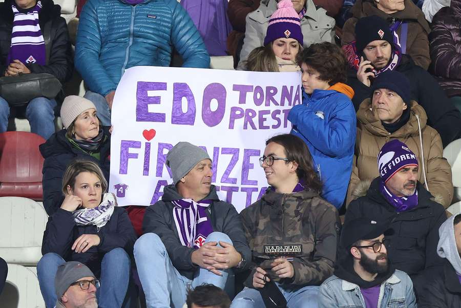 Os adeptos da Fiorentina esperam por Bove