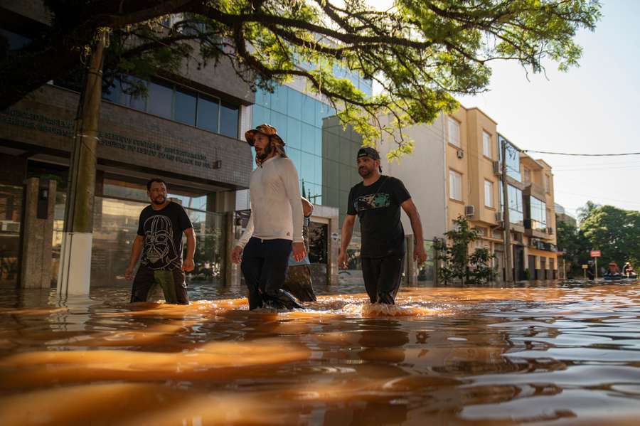 El fútbol brasileño, afectado y movilizado por las inundaciones en el sur del país