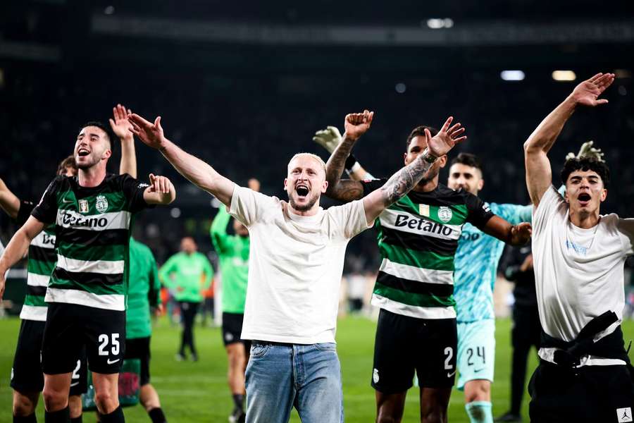 Jogadores do Sporting celebram triunfo suado na receção ao Gil Vicente