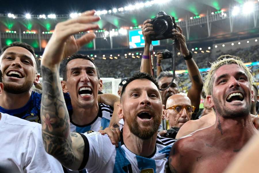 A Pulga comemorando vitória argentina no Maracanã