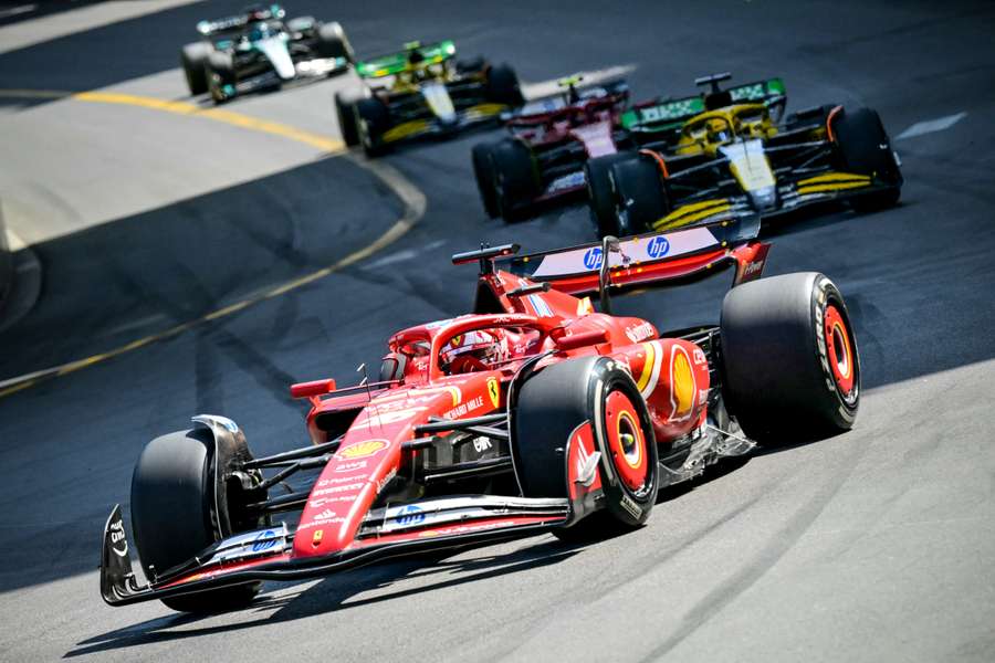 Charles Leclerc manteve a pole position e venceu no Mónaco