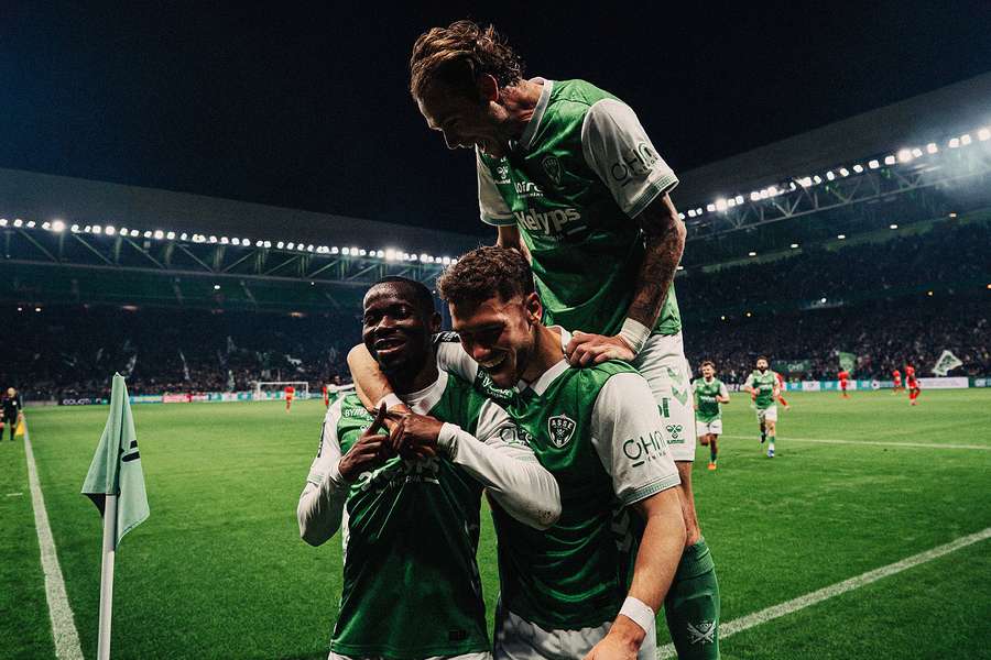 Troyes renoue avec la victoire, Saint-Etienne nouveau dauphin en Ligue 2 Troyes renoue avec la victoire, Saint-Etienne nouveau dauphin en Ligue 2