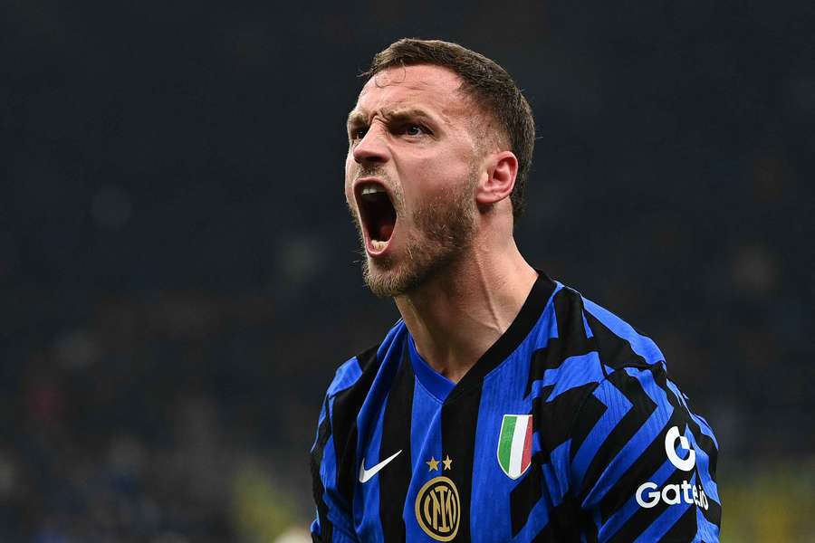 Inter Milan's Marko Arnautovic celebrates after scoring the winner against Fiorentina