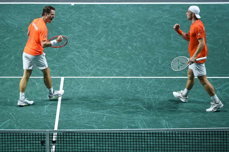 Tallon Griekspoor en Wesley Koolhof samen in actie in 2023 tijdens de Davis Cup