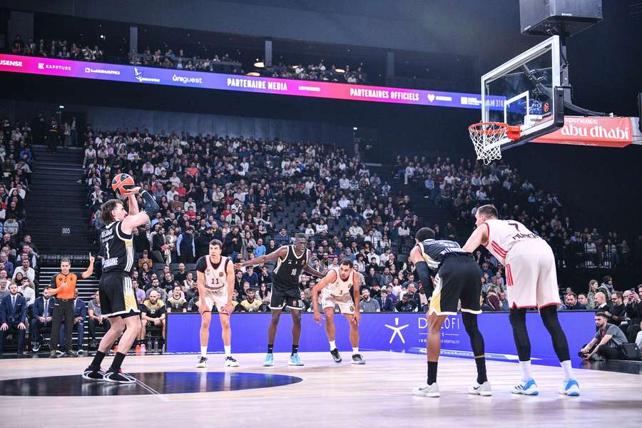 Die Bayern scheitern erneut in der EuroLeague. Die Bayern scheitern erneut in der EuroLeague.