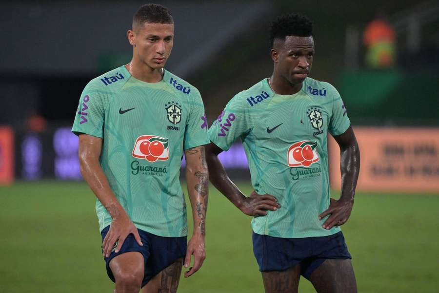 Richarlison defende compatriota Vini