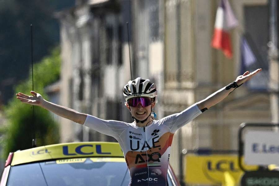 Maeva Squiban celebrates as she crosses the finish line to win the sixth stage at the Tour de France Femmes