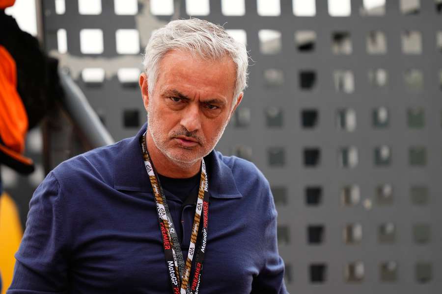 José Mourinho está sem clube após ser demitido da Roma no começo do ano
