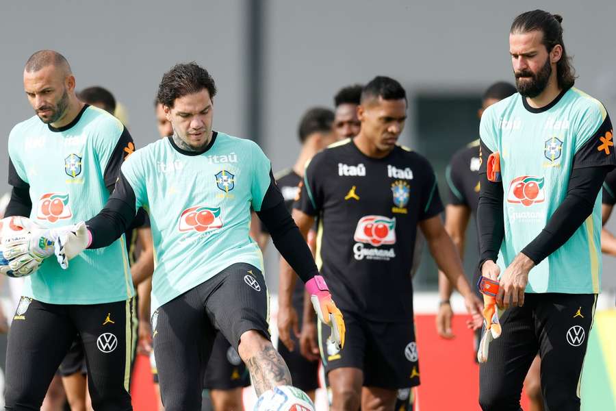 Weverton, Ederson e Alisson em treino da Seleção Brasileira Weverton, Ederson e Alisson em treino da Seleção Brasileira
