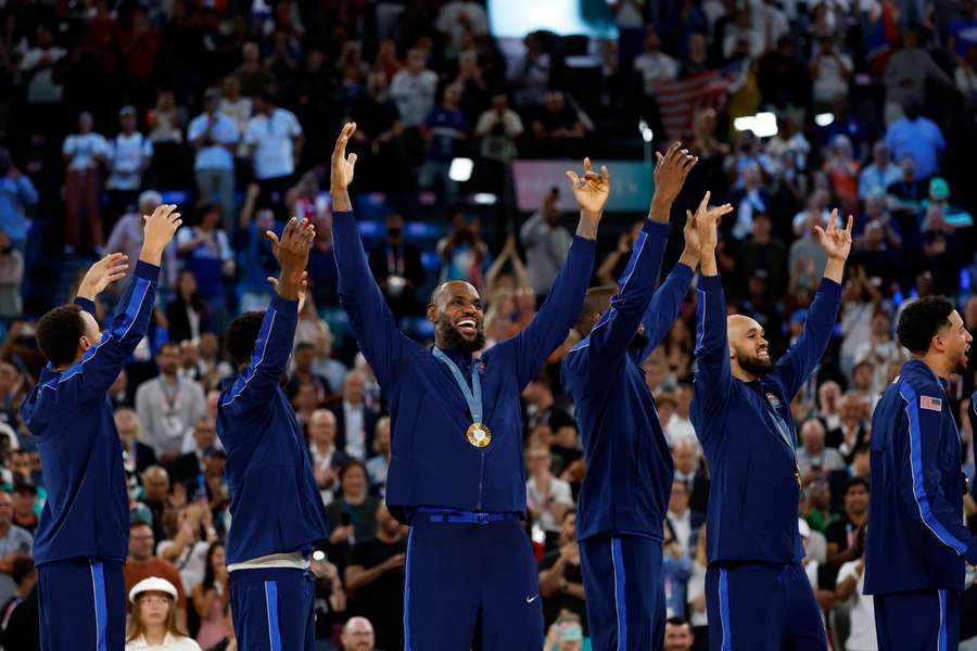 Amerykanie świętowali swój piąty z rzędu olimpijski złoty medal, LeBron zdobył trzeci