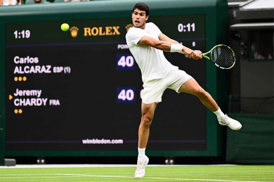 L'uragano Alcaraz sbarca con forza a Wimbledon e spazza via il francese Chardy