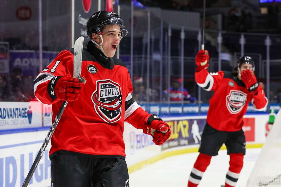 Melovský v drese Uticy Comets.