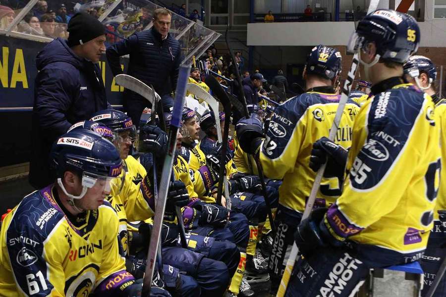 Zlín je po 32 kolech Maxa ligy na dně tabulky. Zlín je po 32 kolech Maxa ligy na dně tabulky.