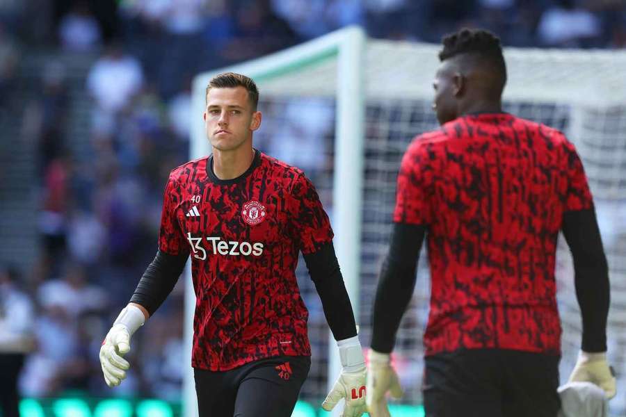 Brankář Manchesteru United Andre Onana se zranil, na turné pojede Radek Vítek.