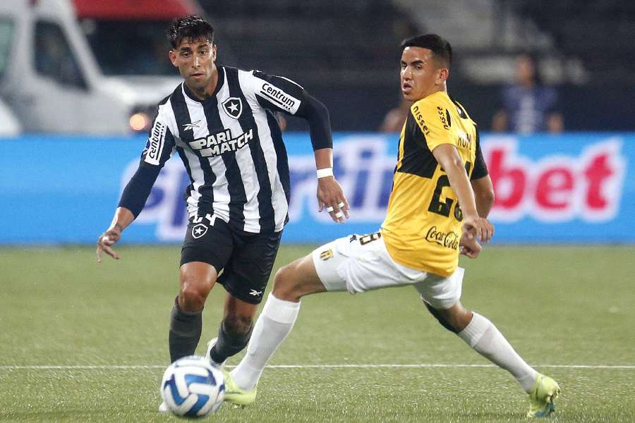 Botafogo teve dificuldades diante do Guaraní-PAR no primeiro tempo