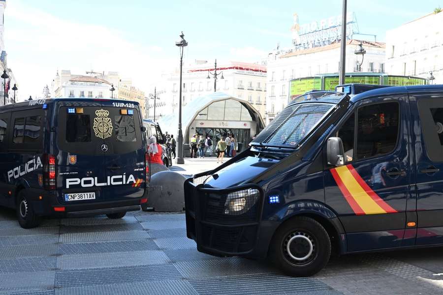 Politie in het centrum van Madrid voor Real Madrid - Union Berlin