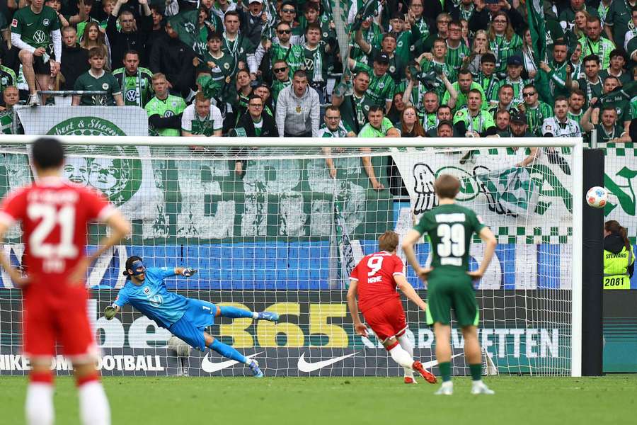 Kane rutschte beim Elfmeter leicht weg