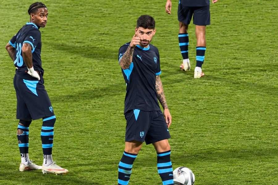 Rúben Neves reagiu às provocações dos adeptos do Al Taawon Rúben Neves reagiu às provocações dos adeptos do Al Taawon