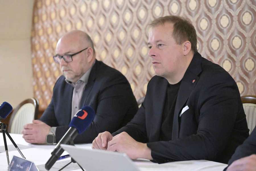 Trunda (vpravo) jména z výběru neoznámil.