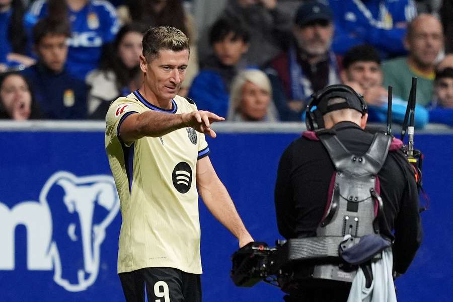 Lewandowski marcou um dos gols do Barcelona na partida