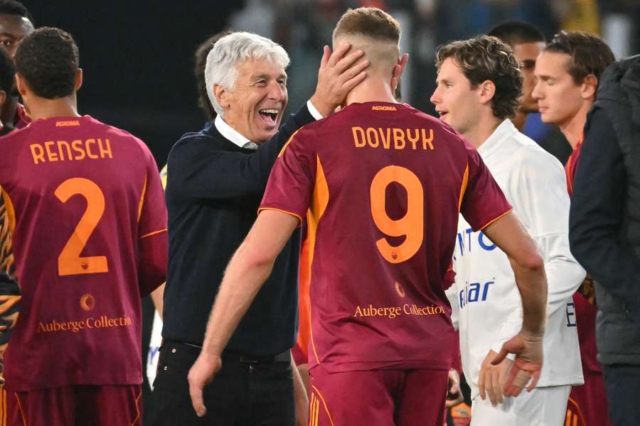 Gasperini festeggia il gol con Dovbyk Gasperini festeggia il gol con Dovbyk