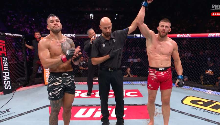 Robert Bryczek remporte son combat à Paris Robert Bryczek remporte son combat à Paris