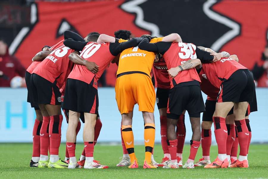 Leverkusen stále naháňa vedúci Bayern Mníchov. 