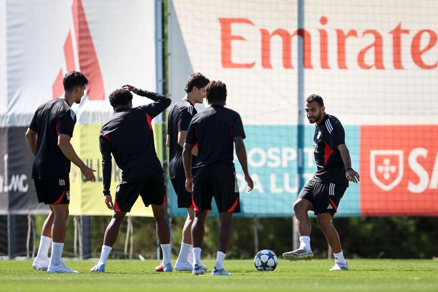 Pavlidis (direita) durante o treino
